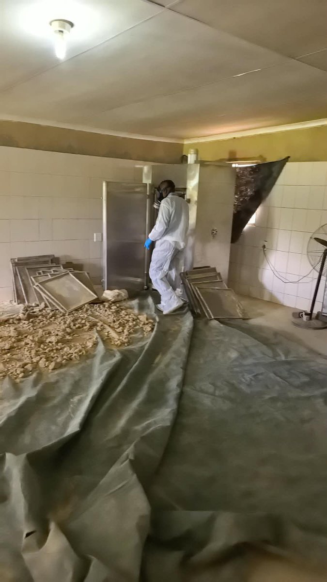 tumisole's tweet photo. #CountryDuty

Just in: 

Following the earlier Drug Burst in Haarties, the @SAPoliceService have confirmed that they have arrested 4 suspects: 

1. 39yr old Zimbabwean Male National 

2. 3 females aged between 23 &amp; 29 years old. 

Suspects will appear in court soon. https://t.co/9aa5d8uP1f