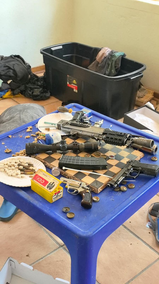 tumisole's tweet photo. #CountryDuty

Just in: 

Following the earlier Drug Burst in Haarties, the @SAPoliceService have confirmed that they have arrested 4 suspects: 

1. 39yr old Zimbabwean Male National 

2. 3 females aged between 23 &amp; 29 years old. 

Suspects will appear in court soon. https://t.co/9aa5d8uP1f