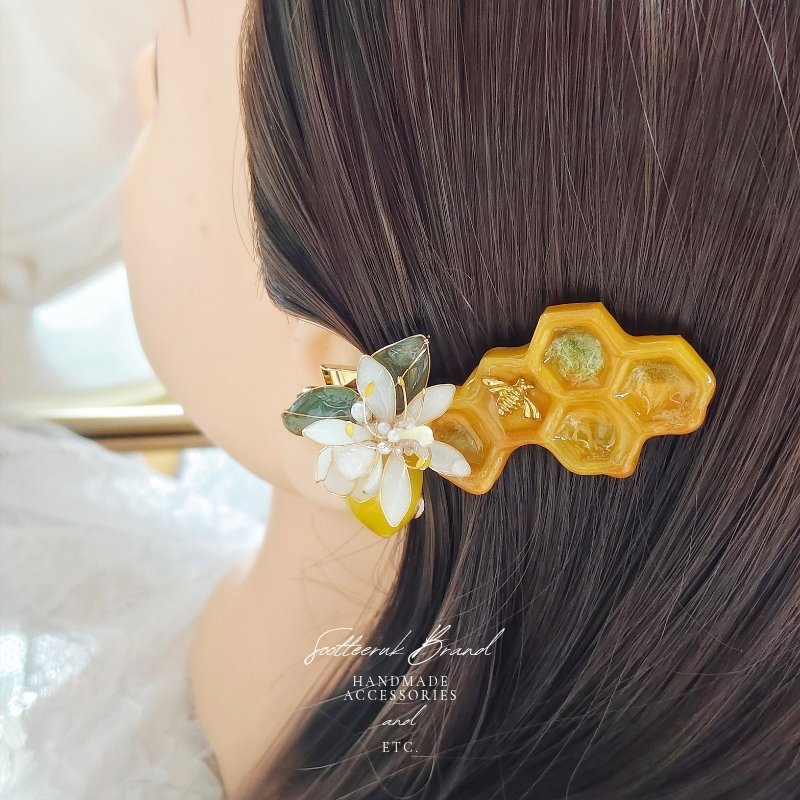SootteerukB's tweet photo. NO.47 กิ๊บติดผม Honey Lemon
รายละเอียด : กิ๊บปากเป็ด
ขนาด : 6.5 cm 
Material : Wire UV resin / 14K gold plated
#HandmadeAccessories

ราคา 850.- บาท ส่งฟรี 
💳 บัตรเครดิต *ชาร์จ 2%+VAT*
สนใจเมนชั่น "จอง/จ/CF/F" มาได้เลยนะคะ https://t.co/a4nS8dQYaq