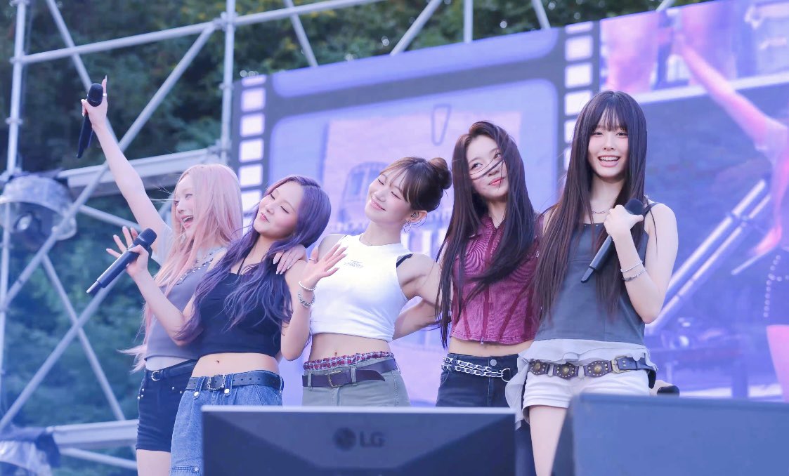 yhsbyn's tweet photo. 이날제일로행복햇던거같아 https://t.co/MlIZp1NdTs
