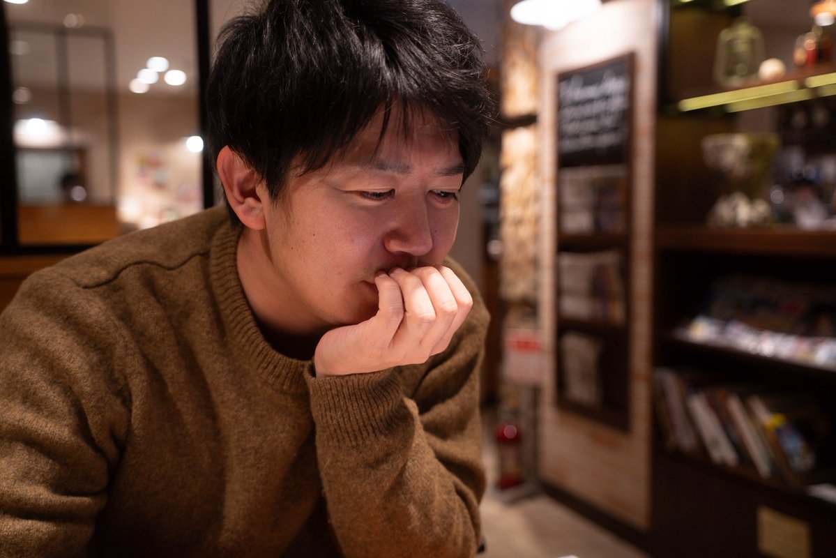 meguruyoshiwara's tweet photo. 上映作品19作品を発表
◇瓶の中の午後 / 市来 大祐 監督
（17分49秒）
【あらすじ】
故郷の喫茶店で、直人は一通のボトルメールを目にする。それをきっかけに蘇る、忘れたかった「あの日」の記憶。懐かしい景色、友人や家族、そして初恋。大人になった今だからこそ見えてくる、青春の記憶をめぐる物語 https://t.co/vD6ZYg6TAW