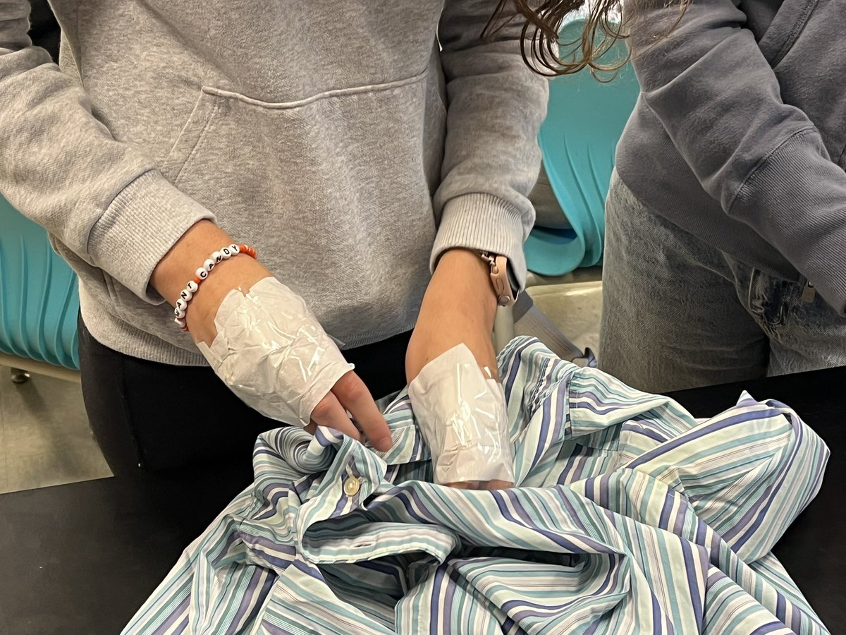 skellyscience's tweet photo. Exploring the adaptation of the opposable thumb in biology @HTHMiddleSchool @MalverneSTEM https://t.co/UzU2gUulQI