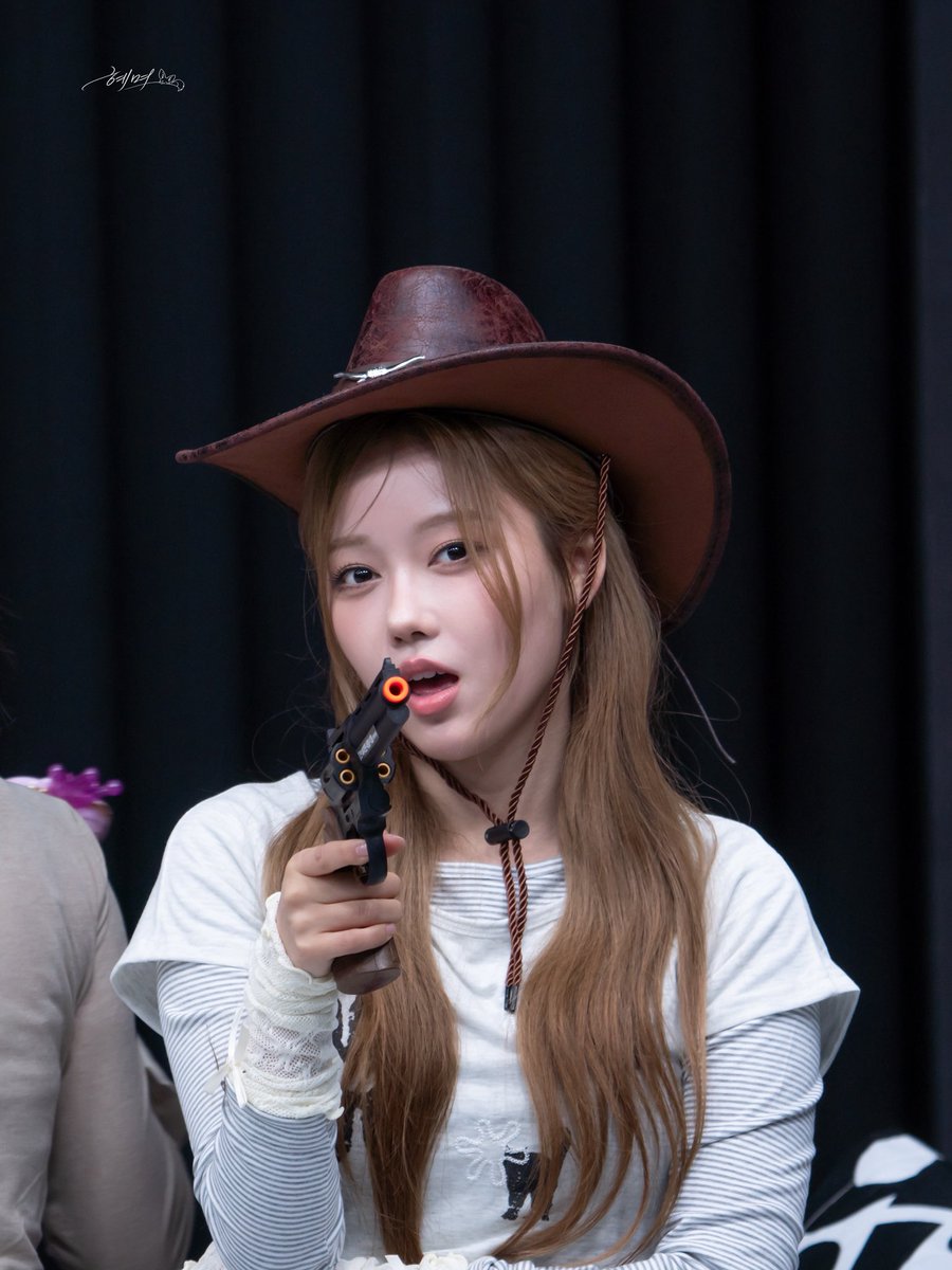 godhw1005's tweet photo. ❤️‍🔥🔫

261005 위드뮤 

#OURBIRTHDAY #아워벌스데이 #OBD #SHINHYEWON #신혜원 https://t.co/tMcKl3Vv1Z
