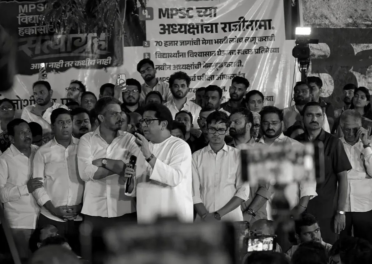 SumitMNS9's tweet photo. घाणेरेड्या,गलिच्छ आणि खोटारड्या राजकारणी लोकांच्या जगात, मी "ठाकरेंचा" माणूस आहे ह्याचा अभिमान आहे!

राज ठाकरे डोळ्यात डोळे घालून नेहमी "खरं" बोलतो!

#Mumbai https://t.co/EXoEPSBrcd