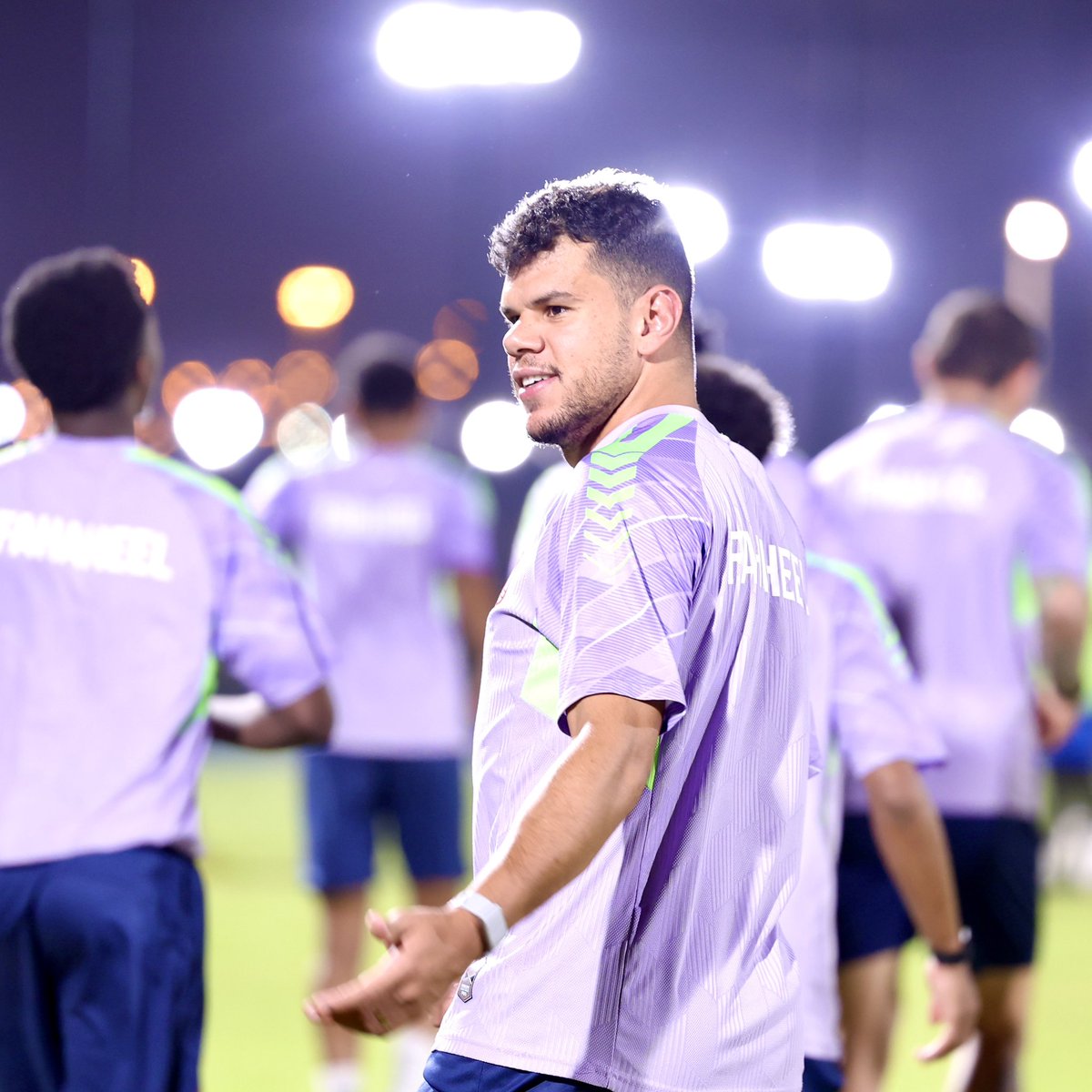 FAHAHEEL_CLUB tweet picture