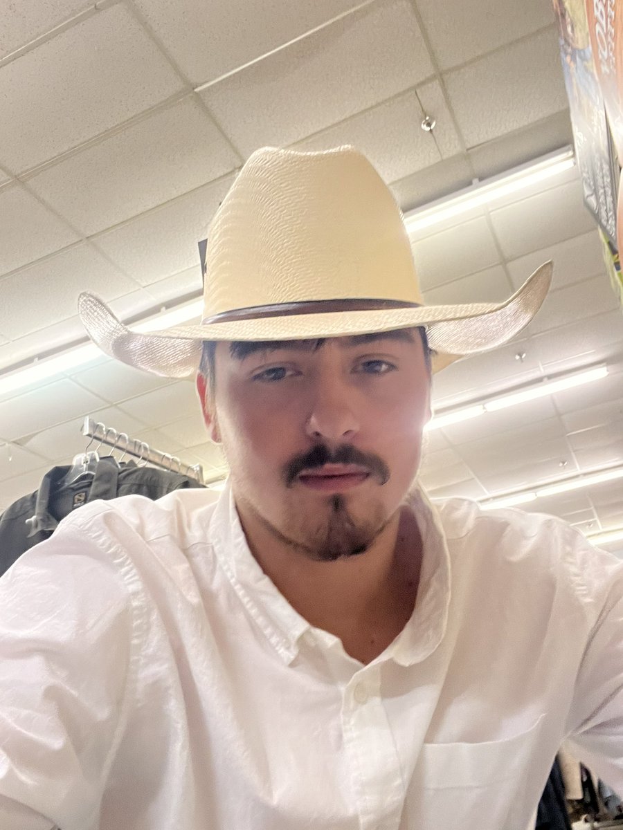 BlicDemon04's tweet photo. Ima let yall decided 175 repost ill post a nude mirror pic 250 comments ill post a snippet and 100k views ill drop everyone who likes a dm with a spicy picture 🌶️🫡😇 yall choose my destiny https://t.co/v9fgrNS8WB