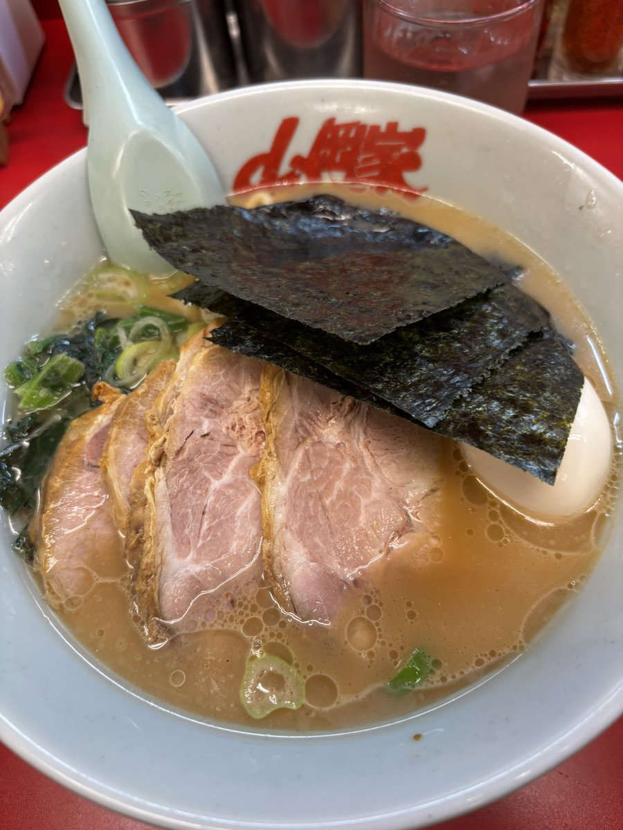 fishermanv301's tweet photo. お疲れ様です🍜
本日の晩御飯は…山岡家🍜
味玉、薬味ねぎをトッピング！(*´ч`*) https://t.co/PuMzRsILV3