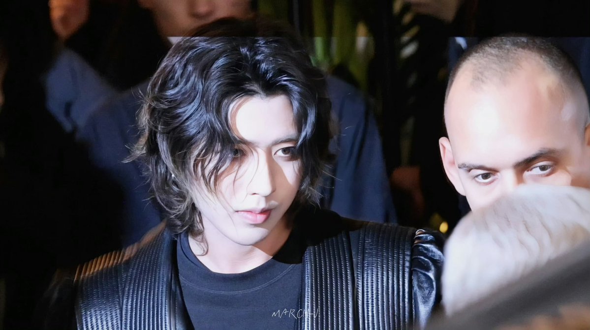 ma0923bibi's tweet photo. Chart king KUN steps into Valentino venue. Extraordinary music talent plus unforgettable fashion moments!

KUN for Valentino in paris
#KUN #valentino #KUNxValentinoSS27 #ValentinoSS27 #ValentinoAntibiblioteca #PFW 
@kun_officialx @MaisonValentino https://t.co/dyWxMZU4Sr