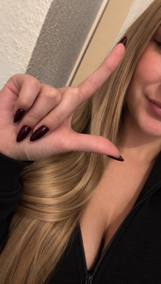 luuzifer12's tweet photo. Ihr dürft gerne schauen. Aber vergesst nicht, warum ihr hier seid. 🖤😈💰🫵🏼

#findom #paypig #goddess #zahlsau https://t.co/yog5TQz8UL