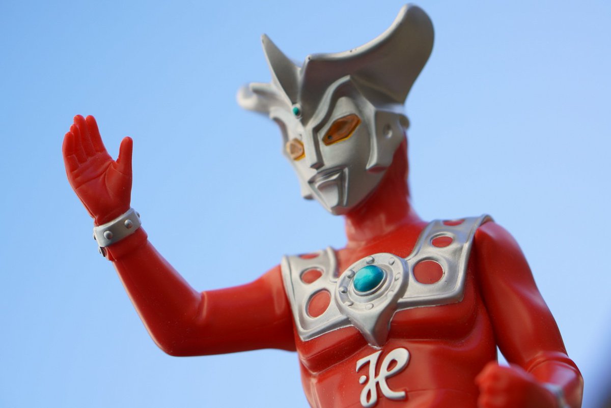 tatuya3929's tweet photo. ウルトラマンレオは視聴率が悪くて予算がなくて後半防衛隊をなくしたという動画をみたんだけど、当時レオを見てたけどあのセブンのダンがあんな非情なキャラになったのが嫌だったし、光線技ををあまり使わないのも駄目だったな、テコ入れしたけど自分はみんな失敗してたように思えたなぁ(✖╭╮✖) https://t.co/J4BPhdVg46