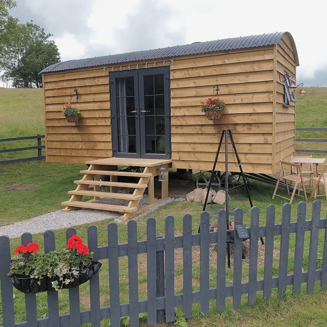 pitchup's tweet photo. A fishing trip for every level.
Llandegla Trout and Coarse Fishery has trout pools, coarse lakes, worm fishing and a family area for beginners. There’s tackle hire on site too!
https://t.co/r1NYQzuIw2 https://t.co/BYPUrbbF9i