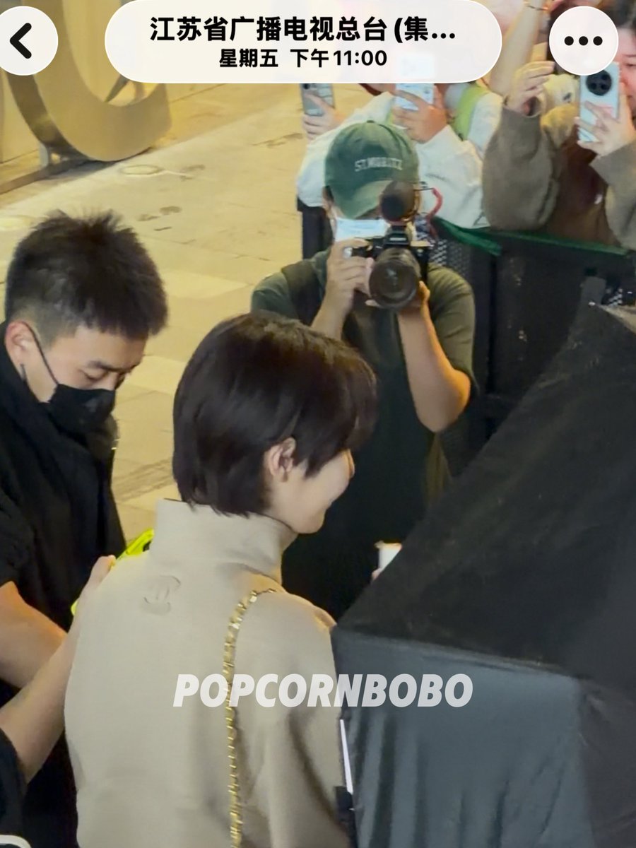 POPCORNBOBO323's tweet photo. This time in Nanjing, STE’s cameraman followed Renjun the entire time  📹🤲🏻

So I’ll just sit here patiently and wait for the 《打歌2026》 ROLO behind 🙏🏻 https://t.co/8QoeGqfamQ