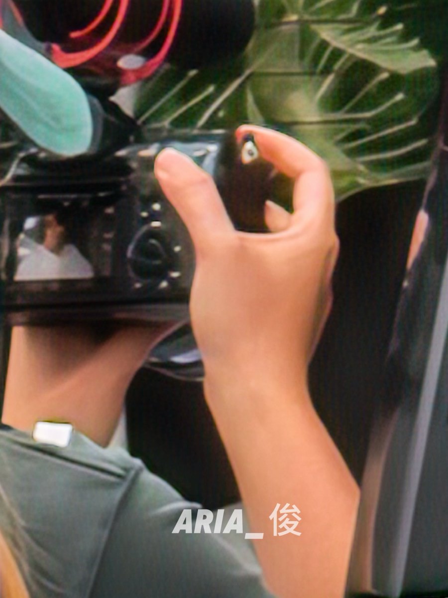 POPCORNBOBO323's tweet photo. This time in Nanjing, STE’s cameraman followed Renjun the entire time  📹🤲🏻

So I’ll just sit here patiently and wait for the 《打歌2026》 ROLO behind 🙏🏻 https://t.co/8QoeGqfamQ