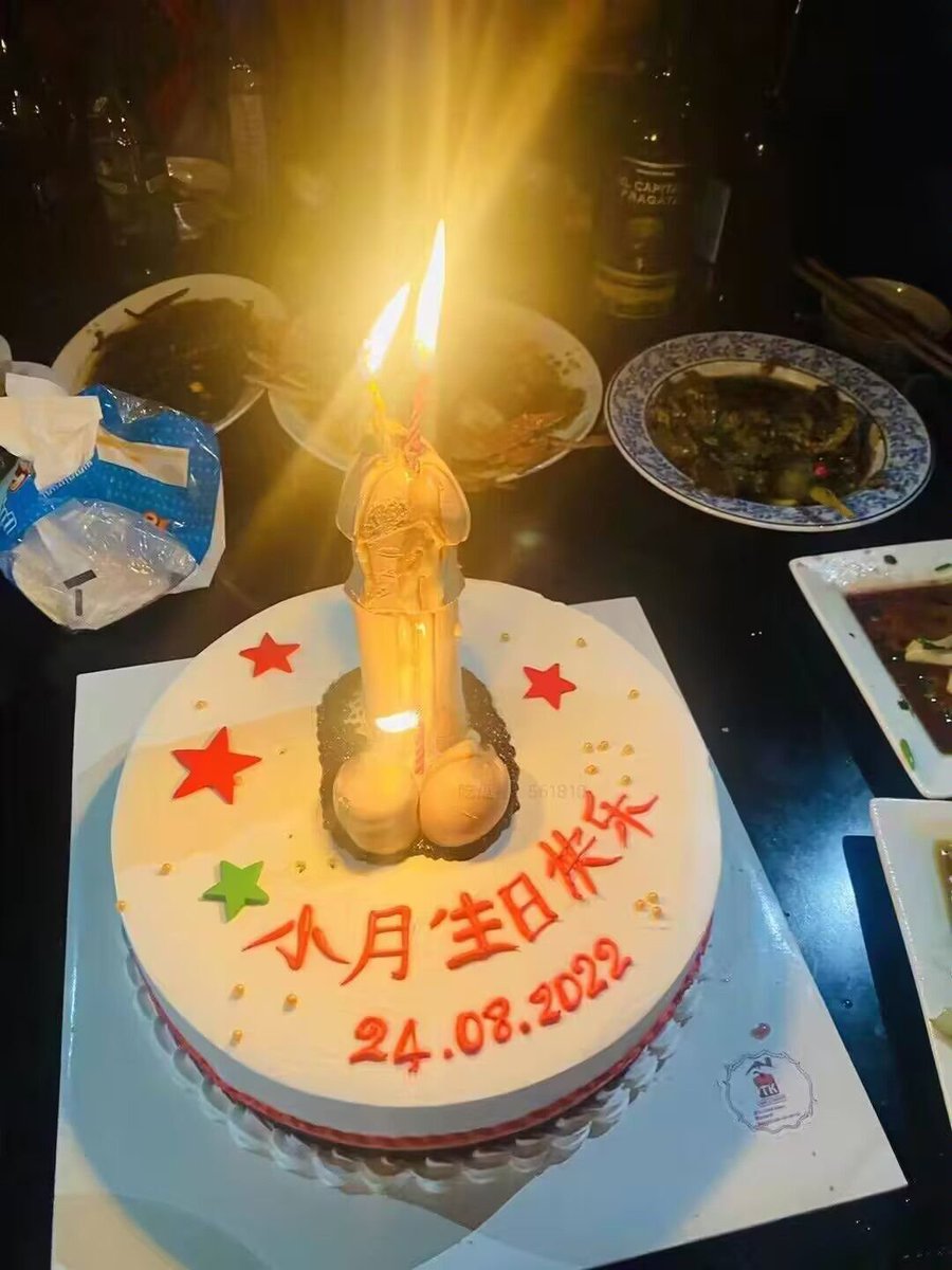 Augen_stern0's tweet photo. 根本没有这种蛋糕🍰😭😭😭 https://t.co/sanpq87yU8