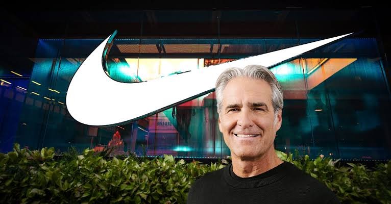 MarkDeReborn11's tweet photo. BOMBAZO: Elliot Hill, presidente y director ejecutivo (CEO) de Nike, acaba de declarar que la compañía dejará atrás su época WOKE. "Es momento de regresar a nuestras raíces". 🇺🇸 https://t.co/WtAgYCkolI