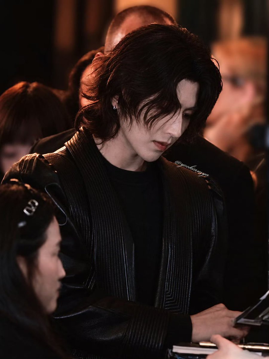 ma0923bibi's tweet photo. KUN shines at Valentino Paris show. His original music earns global recognition, fashion performance is absolutely outstanding!

KUN for Valentino in paris
#KUN #valentino #KUNxValentinoSS27 #ValentinoSS27 #ValentinoAntibiblioteca #PFW 
@kun_officialx @MaisonValentino https://t.co/dkfzt3zs8g