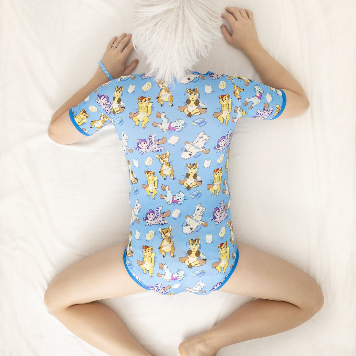 LilComforts's tweet photo. Introducing Our New Diaper Change Onesie 🧷

With art by @fluffyinnocence , this onesie is a reminder that when you gotta go you gotta go (to the changing table)! Cure your little one’s object impermanence with a playful print to remind them and everyone else that even though a diaper is covered, it is far from forgotten, and that
little ones can be at their most darling when they are at their most vulnerable. 

For a little one, the only thing better than the feeling of a onesie being snapped up is what happens when it gets
unsnapped!

Now Available: https://t.co/3yTxDZFE2G