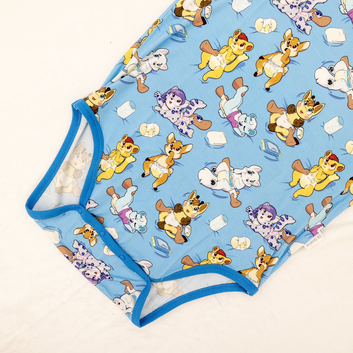 LilComforts's tweet photo. Introducing Our New Diaper Change Onesie 🧷

With art by @fluffyinnocence , this onesie is a reminder that when you gotta go you gotta go (to the changing table)! Cure your little one’s object impermanence with a playful print to remind them and everyone else that even though a diaper is covered, it is far from forgotten, and that
little ones can be at their most darling when they are at their most vulnerable. 

For a little one, the only thing better than the feeling of a onesie being snapped up is what happens when it gets
unsnapped!

Now Available: https://t.co/3yTxDZFE2G