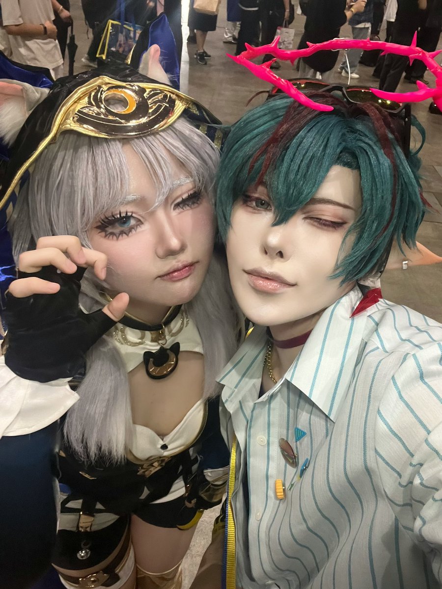 s_pacekuro's tweet photo. @Geuing_Cos 
생각보다 많이 못 만났다 _:(´ཀ`」 ∠): 
그치만 8서코 때도 만났지요 크크크. . .
늘 옆에서 엄청나게 응원하고 있으니까
몸 챙기면서 오래오래 코스 해주면 좋겠다요
금요일 토요일 다 보러갈게 ｖ（＾＿＾ｖ）♪ https://t.co/EvvF6foeug