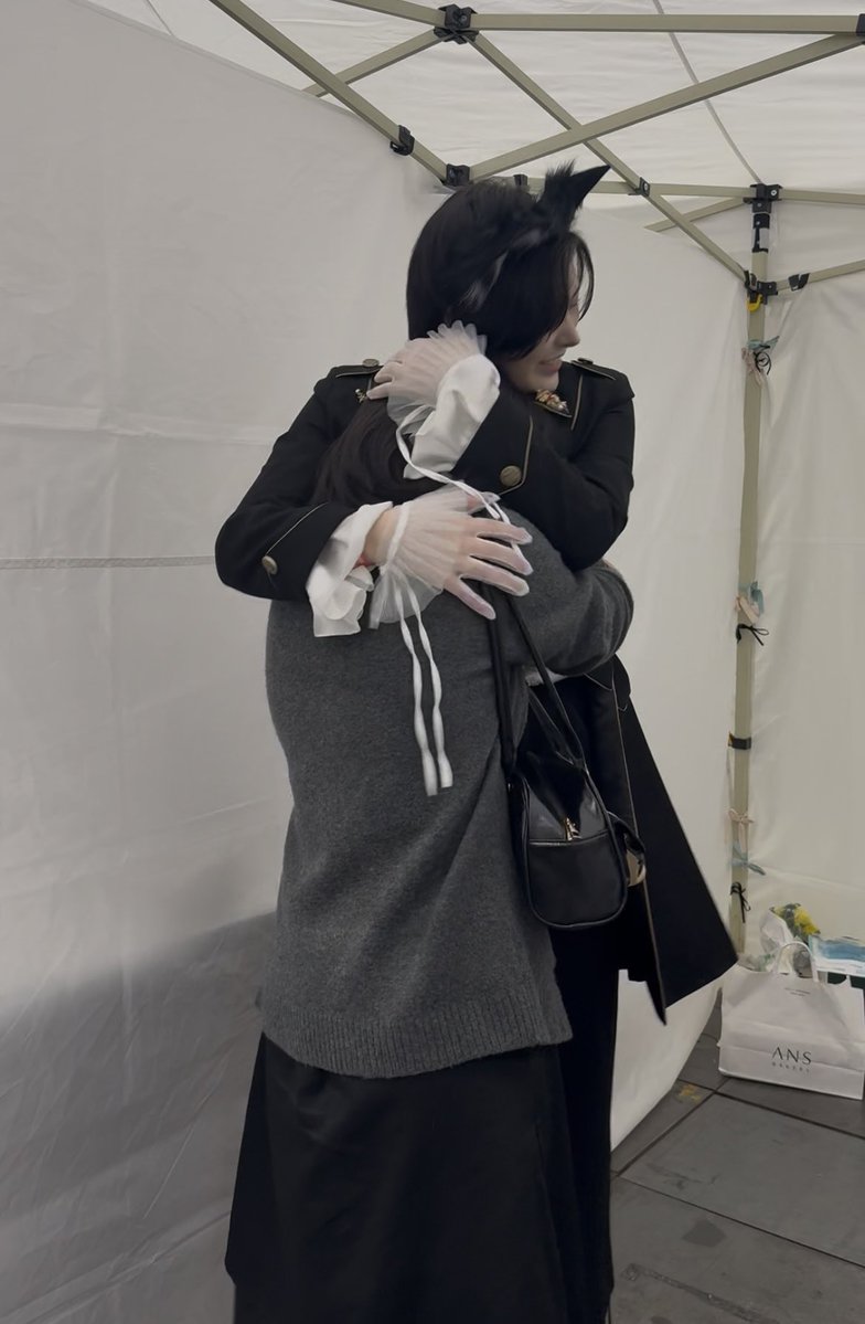 s_pacekuro's tweet photo. @Geuing_Cos 
생각보다 많이 못 만났다 _:(´ཀ`」 ∠): 
그치만 8서코 때도 만났지요 크크크. . .
늘 옆에서 엄청나게 응원하고 있으니까
몸 챙기면서 오래오래 코스 해주면 좋겠다요
금요일 토요일 다 보러갈게 ｖ（＾＿＾ｖ）♪ https://t.co/EvvF6foeug