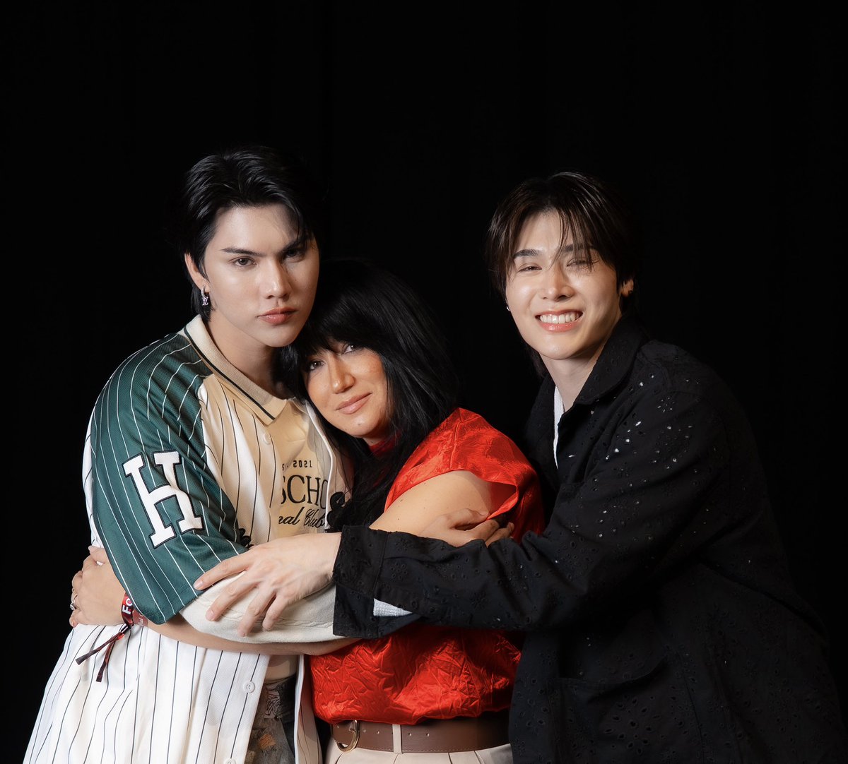 consumastro's tweet photo. Sto ripiangendo.
Spero che tornino prestissimo perché sono semplicemente fantastici ❤️
“Can I hug you?” “Yes 😊”
FORTPEAT YESTERDAY IN MILAN
#FPFMMilan
#FortFTS #ComeFortZon
#Peatwasu #CaptainPeat https://t.co/T8I5dmxZsF
