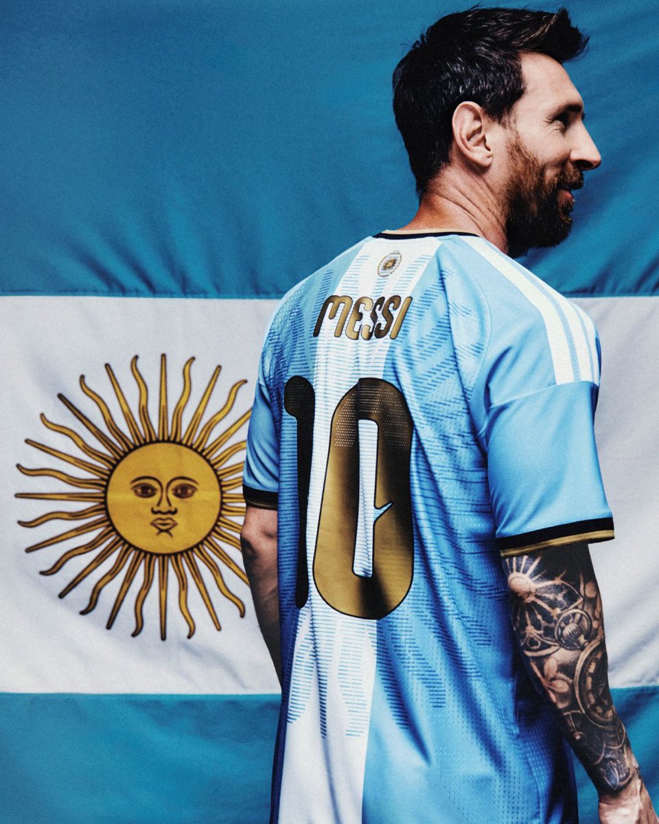 DiarioOle's tweet photo. "Llegó el momento. Me voy en paz...

Dejé todo. Esta camiseta fue mi sueño, mi orgullo y mi vida. 

Gracias por quererme tanto, los voy a extrañar"

✍️🇦🇷 Las palabras de Leo Messi, a horas de su partido despedida con la Selección Argentina https://t.co/MmCT66cBFU
