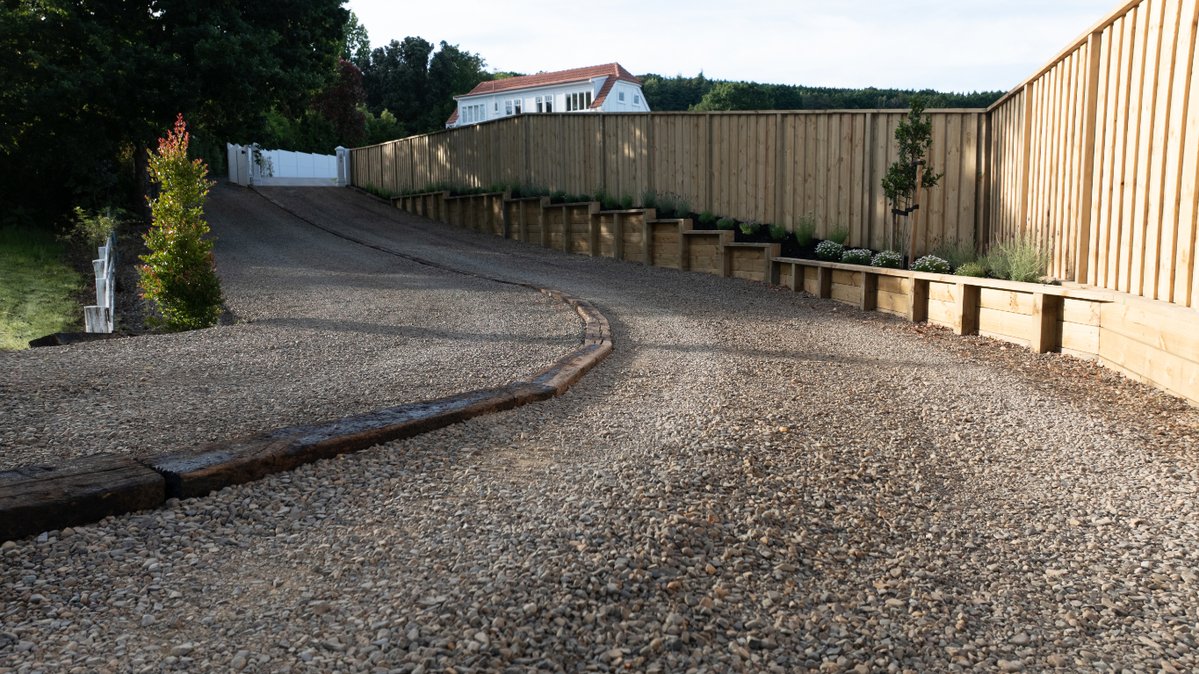 CarbourHardscap's tweet photo. From the street to the garage, a driveway that doesn’t rut or sink. PebbleLock keeps gravel driveways looking fresh, even with heavy use.
 🚗Order today: https://t.co/W5WXWR9TLA

#Hardscape #LandscapeDesign #Pavers #HardscapeDesign #GravelDriveway #DrivewayGoals #PermeablePaving https://t.co/qS8qi6kNCm