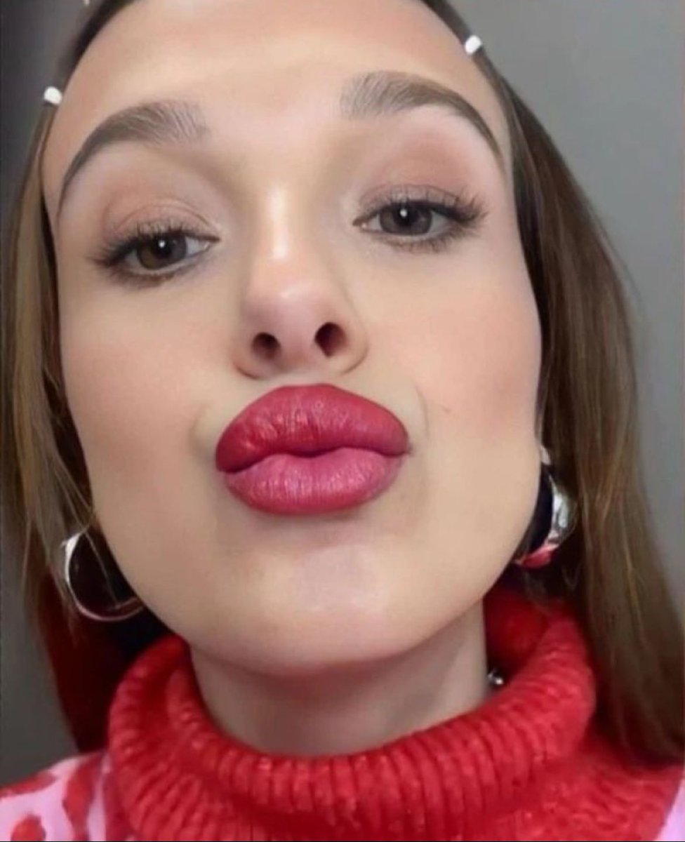 Celebkisx's tweet photo. Carnuda gostosa linda ai me fode Millie! https://t.co/Fii1wnHMHD