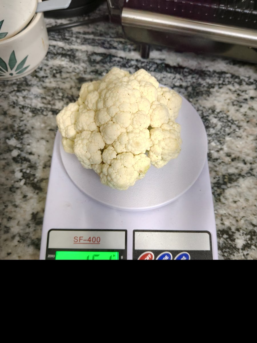 ashwinmuraliii's tweet photo. Ordered a cauliflower from @ZeptoNow @zeptocares. This is how they delivered it! It is better to beg on the streets than this kind of looting!!!! When I complained, the customer bot blatantly rejected &amp; asked to send an email! The main culprit is the lack of proper regulations. https://t.co/f3yimTZ2RI