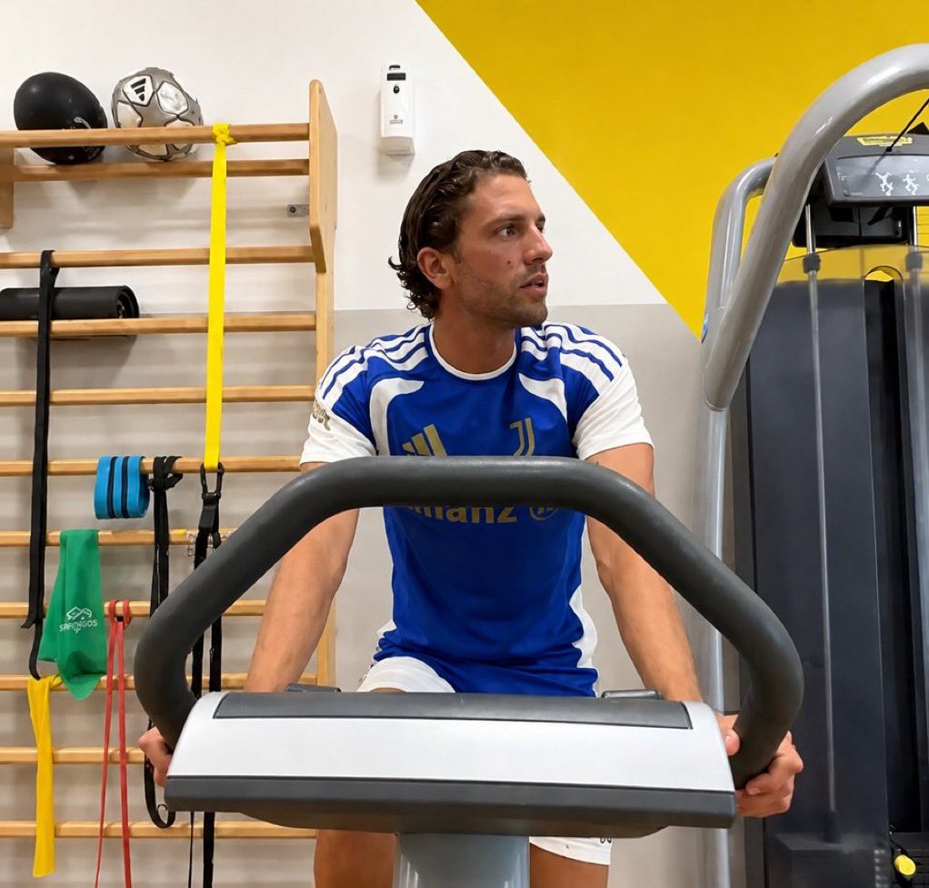 CalcioHEAT's tweet photo. 💪 Esta mañana, Kenan #Yildiz y Manuel #Locatelli estuvieron presentes en JMedical, continuando así su proceso de recuperación.

[ @TUTTOJUVE_COM ]

#Juventus #Juve #ForzaJuve #FinoAllaFine #VecchiaSignora #Jeep #VisitDetroit #UCL #ChampionsLeague #FIGC #CoppaItalia #CoppaItaliaFrecciarossa #UEFA #FIFA #Heineken #Balocco #Cygames #Stanley #ItalianSerieA #SerieA #Calcio #JWomen #JuventusWomen #JuventusMiamiFL #CalcioHeat