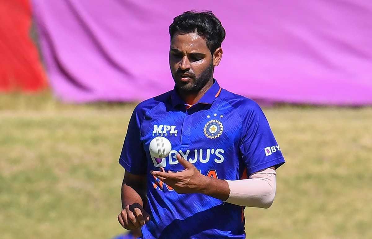 TheFilmyHungama's tweet photo. BHUVNESHWAR KUMAR 🙌

Some stories remind us why we should NEVER GIVE UP. 

What a comeback 👏🔥
#INDvsNZL https://t.co/6jl2lDeJeJ