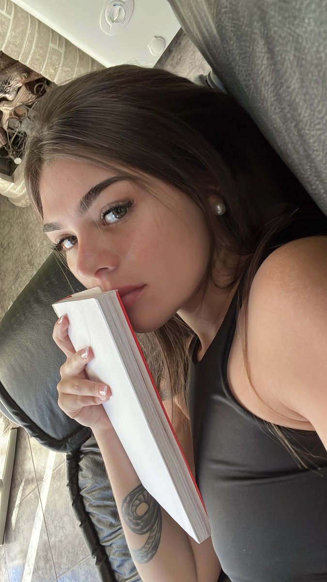 adrisweetthing's tweet photo. Boring afternoon… maybe you can give me a reason to misbehave 😏 https://t.co/i9bBm6y45o