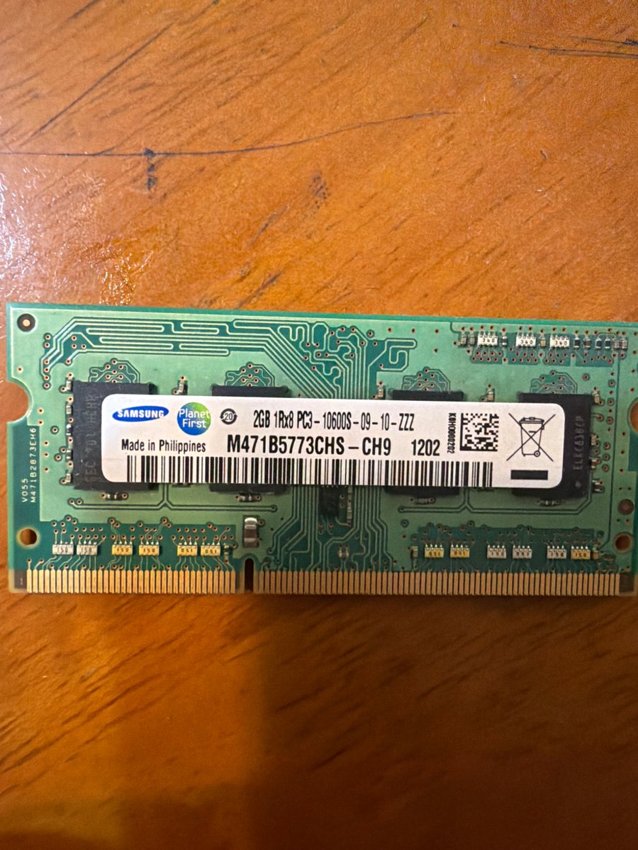 SixHours233's tweet photo. @AnkanXplorer a picture of 2GB ram https://t.co/G4gCtTH3vI