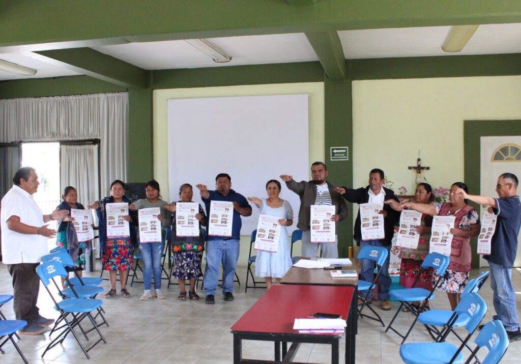 ahoraoaxacanot's tweet photo. #AhoraOaxaca l ⛔️✋ Fortalece Gobierno del Estado acciones contra el trabajo infantil
|#Oaxaca | #TrabajoInfantil | #GobiernodeOaxaca |#AhoraNoticiasMediaGroup |#ANMG
Nota aquí ⬇️
https://t.co/eErRZ7QJnV https://t.co/73Zhg9F2oC