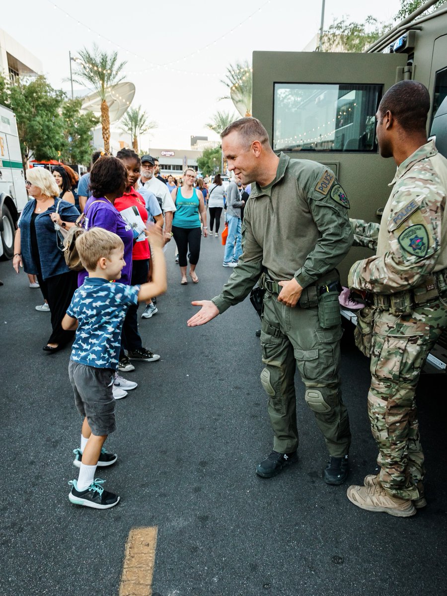 DTSummerlin's tweet photo. Meet the people who help keep our community safe tonight! 💙 National Night Out is happening from 4:30 to 7:30 p.m. along Park Centre Drive. Bring the whole family to meet Metro officers, first responderes, SWAT, and more. https://t.co/AGMY9fRhnS