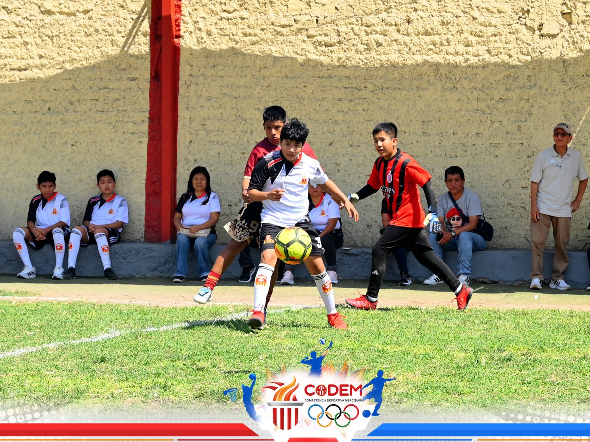 MercedHuacho's tweet photo. CODEM | FÚTBOL – NIVEL SECUNDARIA

Intensidad, coordinación y determinación estuvieron presentes en cada partido de fútbol de la CODEM. Nuestros estudiantes de secundaria afrontaron cada encuentro poniendo en práctica sus habilidades y disfrutando de la experiencia de competir https://t.co/OuSvNVglpZ