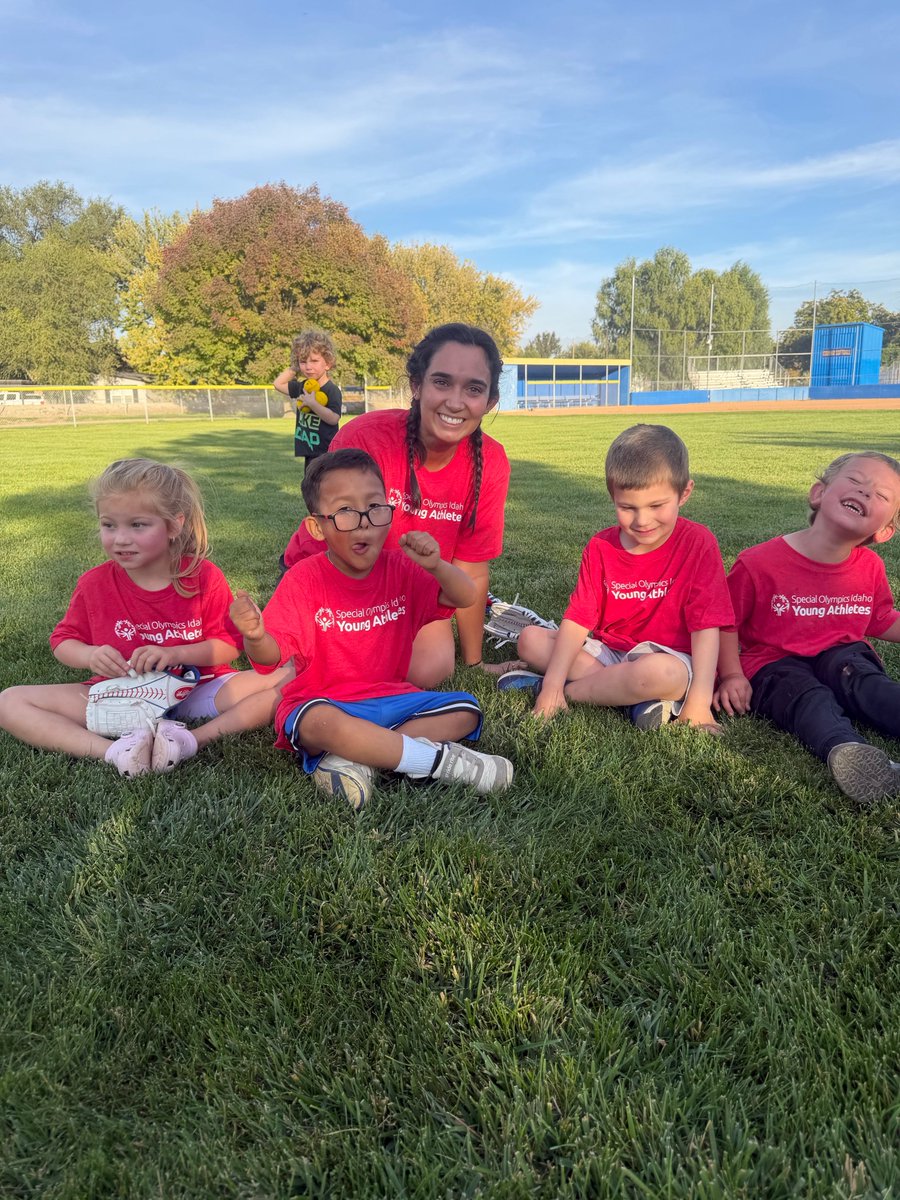 SOID's tweet photo. GREAT JOB to our Young Athletes participating in Tee Ball lessons this Fall! It was a smashing success and lots of fun was had on the field. ⚾️  
We have lessons and classes for Young Athletes throughout the year.  
 https://t.co/JDiszxlXed 

#specialolympicsidaho https://t.co/CXEb4wGwKI