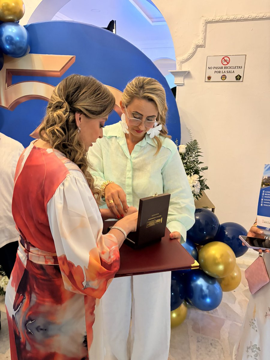 AnaPaolaAgudelo's tweet photo. En el marco de la celebración de los 50 años de PROHUILA, hicimos entrega de una condecoración del Congreso de la República, como reconocimiento a su trayectoria y aporte al desarrollo urbano de Neiva. 🇨🇴

Celebramos cinco décadas de trabajo, visión y compromiso con el bienestar de los huilenses.

¡Que sigan construyendo progreso para la región!