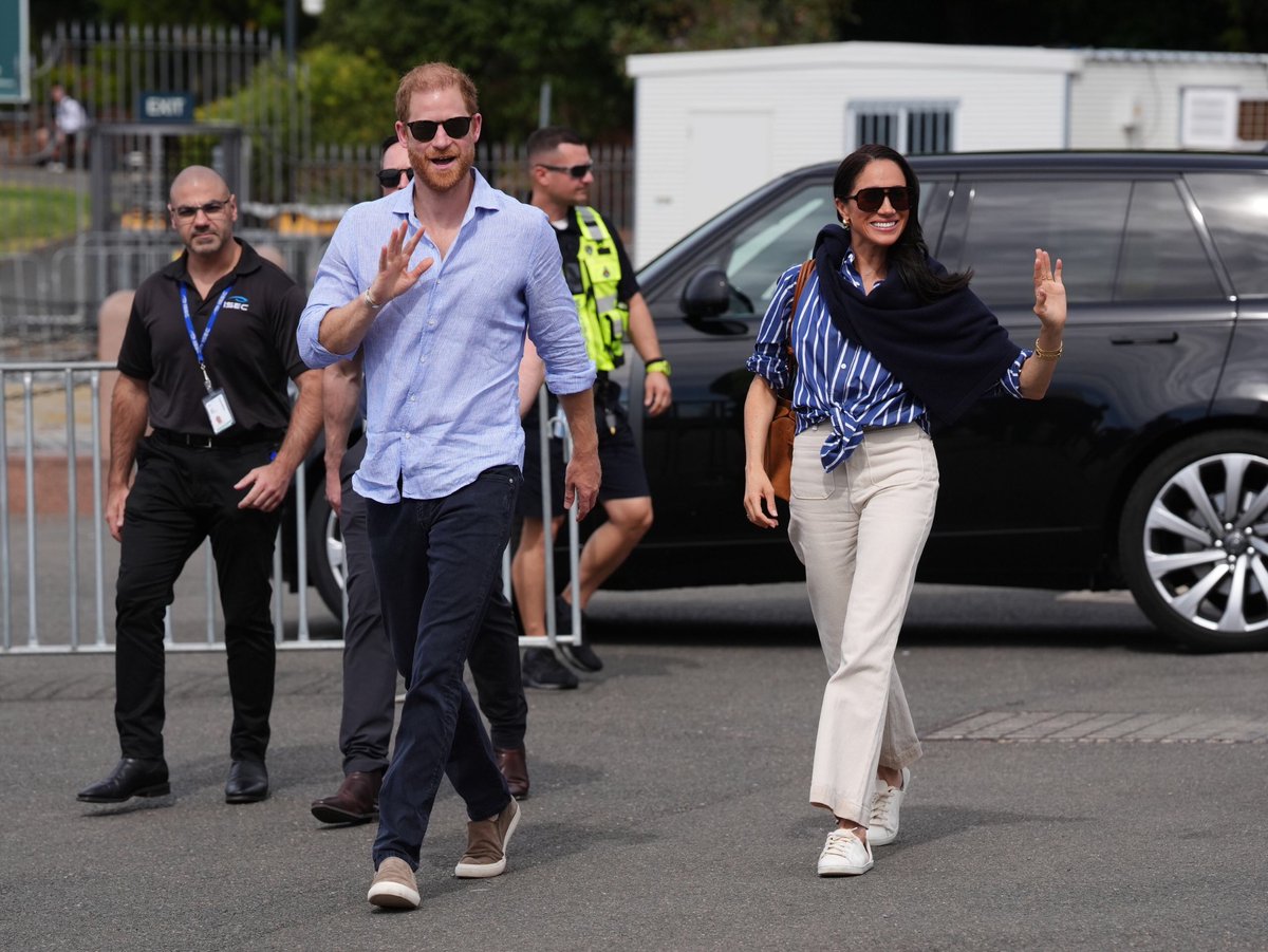 Afripol's tweet photo. New picture of Prince Harry and Markle on their first date since moving back to UK London https://t.co/Yx0xmN6IGG