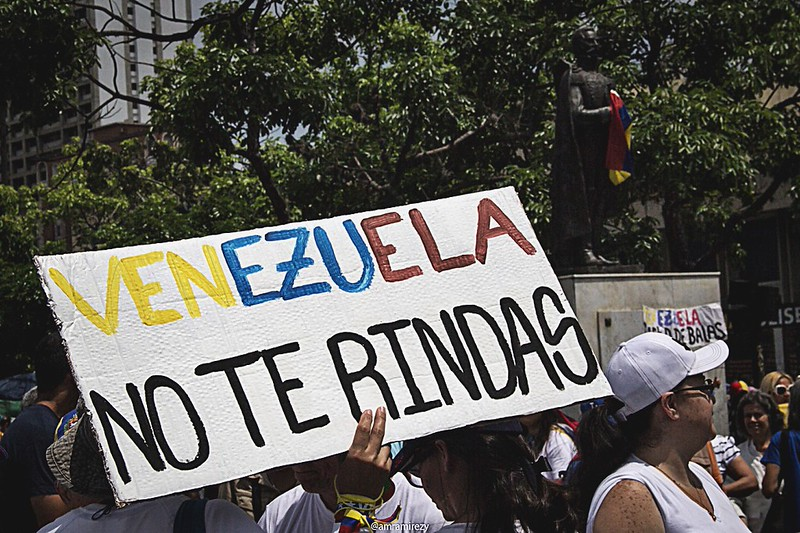 _Provea's tweet photo. Las víctimas NO están solas.

25 países APRUEBAN que se siga denunciando la situación de derechos humanos en Venezuela, RENOVANDO a Misión ONU y Alto Comisionado. #HRC63

A favor ✅:

Albania, Bulgaria, Chequia, Chile, Chipre, Colombia, Costa de Marfil, Ecuador, Eslovenia, España, Estonia, Francia, Gambia, Islandia, Islas Marshall, Italia, Japón, Macedonia del Norte, Malawi, Mauricio, Países Bajos, Reino Unido, República de Corea, República Dominicana y Suiza.

Votaron en contra ❌:

Burundi, China, Cuba, Egipto y Vietnam.

Se abstuvieron ⚪:

Angola, Benín, Bolivia, Brasil, Etiopía, Ghana, India, Indonesia, Iraq, Kenia, Kuwait, México, Pakistán, Qatar, República Democrática del Congo, Sudáfrica y Tailandia.

Los dos mecanismos se complementarán mutuamente en el seguimiento de la situación de Venezuela, investigando las graves violaciones a los derechos humanos, y sus informes, dos verbales y dos escritos por año, serán debatidos en cada una de las tres sesiones ordinarias anuales del Consejo.