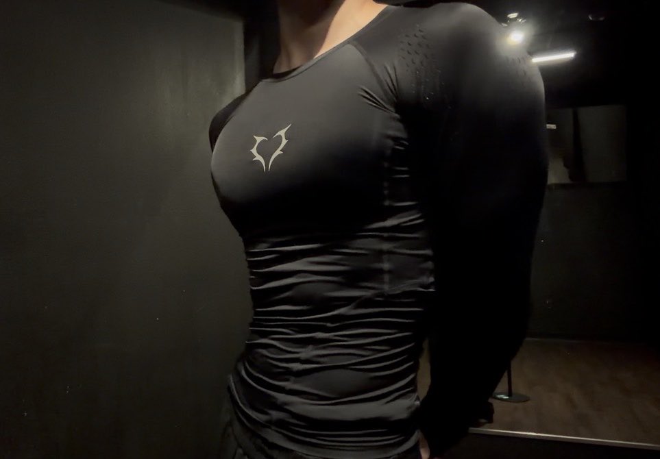 r77ink's tweet photo. entire body hurts but at least the pump loosk good https://t.co/w35rRhLDYi