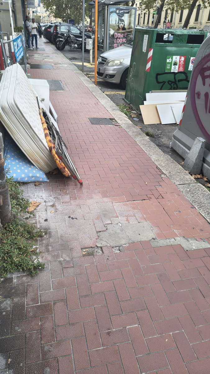 parodi_luca's tweet photo. @EffeNadana Non per tornarci sopra, questa è Corso Sardegna, dov'è la pulizia? Gli spazini di quartiere, ma cosa vi state raccontando? https://t.co/yKgQ7MBB1h