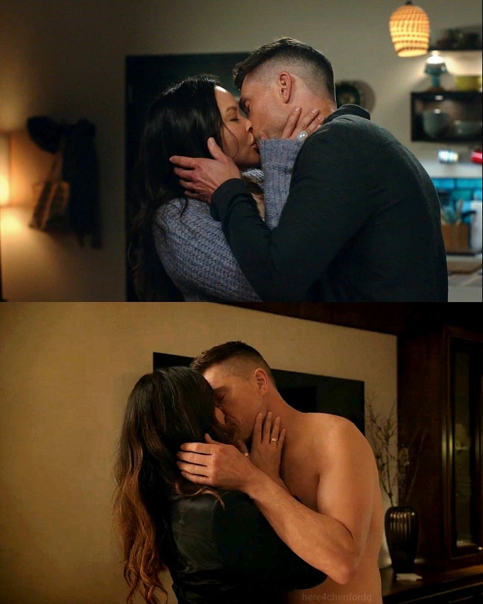 here4chenfordd's tweet photo. it's the way they grab each other the same way BOTH times, despite not even being together. 😮‍💨 https://t.co/EaFLzSInNO