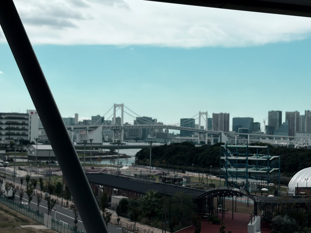 torikarado's tweet photo. そういえば今日は空が割れてた。 https://t.co/17aBb2xzy7