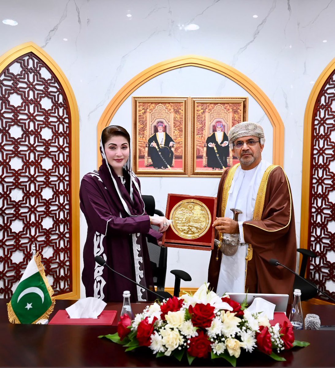 pmln_org's tweet photo. Punjab Chief Minister Maryam Nawaz Sharif met with Oman’s Minister of Agriculture, Fisheries and Water Resources, Saud bin Hamoud bin Ahmed Al Habsi.

Oman’s Minister Saud bin Hamoud bin Ahmed Al Habsi congratulated Chief Minister Maryam Nawaz Sharif on receiving the UN-Habitat Scroll of Honour Award. The meeting reviewed prospects for mutual cooperation between Punjab and Oman in agriculture, fisheries and water resources.