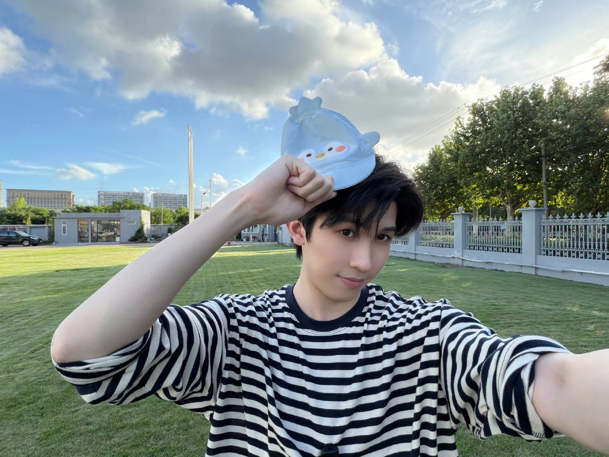 LinmoThailand's tweet photo. [261006] 林墨的墨工作室 Update!

วันหยุดกำลังจะจบลงแล้ว ถึงเวลากลับไปซ้อมต่อแล้ว! 🤴

-1-

🔗https://t.co/Pw6izxkpKB

#หลินโม่ #林墨 #LINMO https://t.co/fWOCZUd9Es