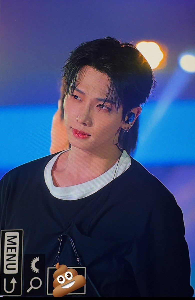 meongsangitiss's tweet photo. Abis lu sama gue.                                      Abisin. https://t.co/dqgMJNX6MA