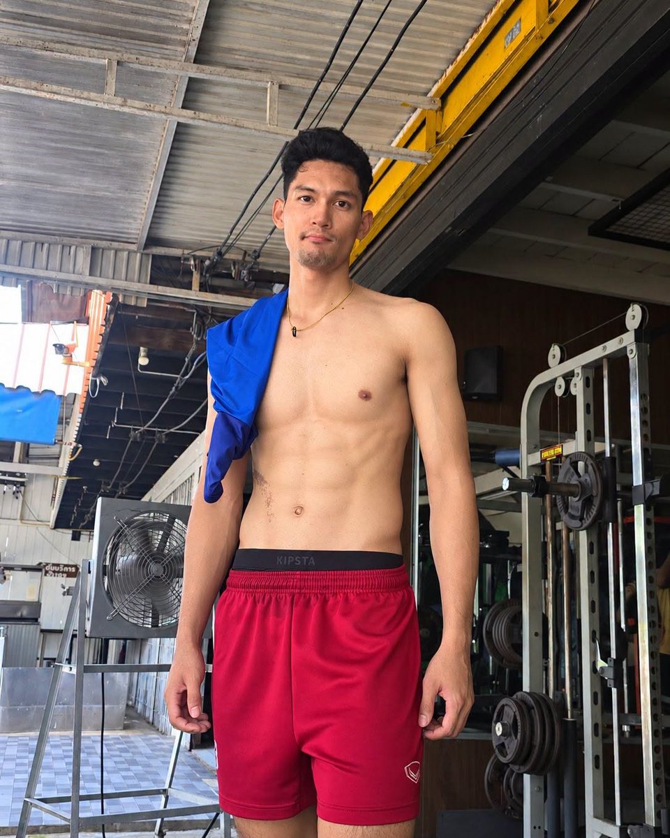 kkball2023's tweet photo. นักวอลเล่ย์บอลหล่อ https://t.co/lJP7nrKK1I