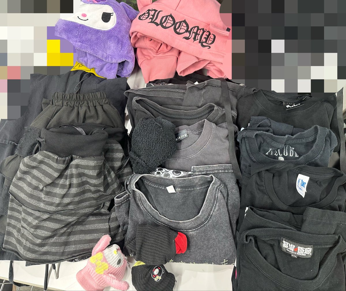 _Nyaoya_'s tweet photo. did my laundry today... 2 are not like the rest https://t.co/U0CZDNzrkw