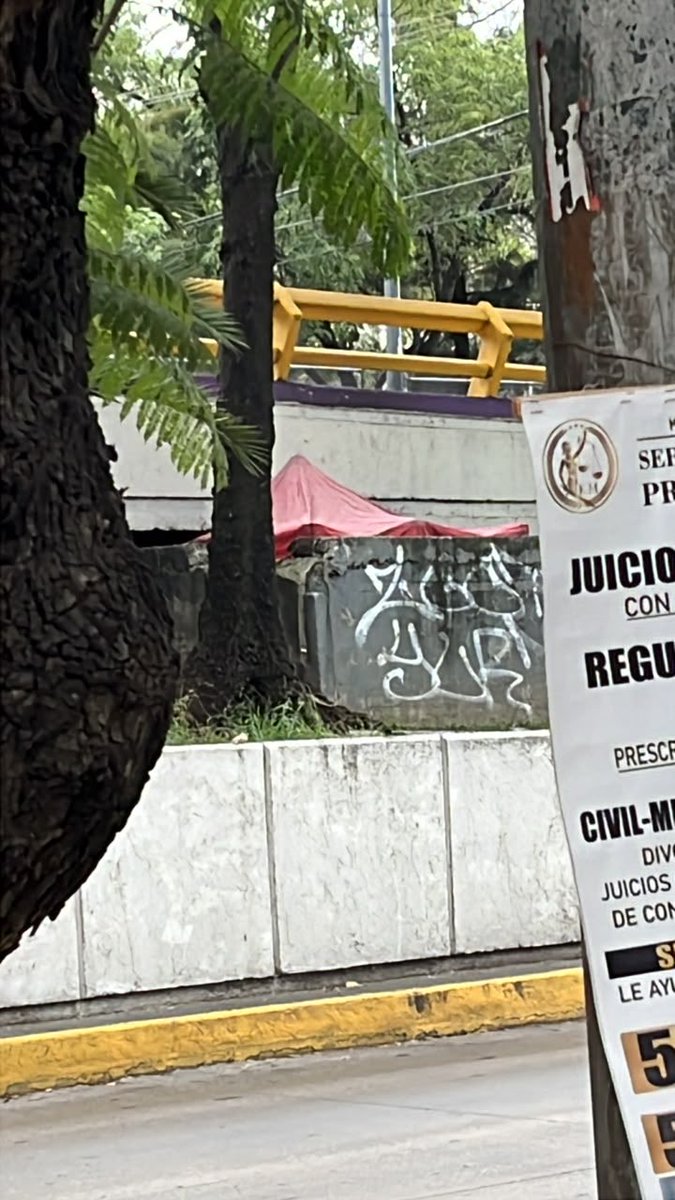 gjca22's tweet photo. @giogutierrezag por favor para su atención siguen invadiendo las calles de Coyoacán favor de resolver, es una zona de alto riesgo, @Alcaldia_Coy Río Churubusco muy cerca de la delegación gracias por su atención y resolución https://t.co/vJ7OcbERbN